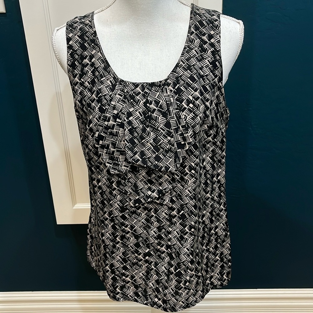 Halogen black & tan scoop neck sleeveless shell.